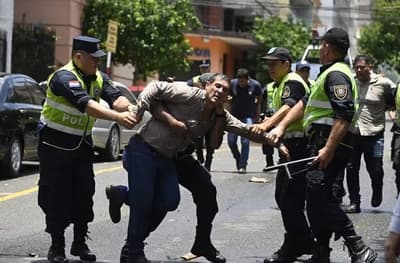 Represión policial en manifestación contra Ley de Jubilaciones
