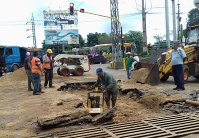 Tapan cráter sobre avenida Santa Teresa