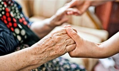 Visitar a nuestros mayores, una forma de prolongar su vida