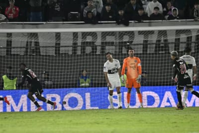 Olimpia cae goleado ante Vasco y queda fuera de la Sudamericana
