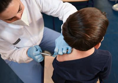 Vacunas anticovid para niños: aún hay dosis disponibles, afirman desde el PAI