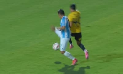 Montiel se dejó caer, según el VAR