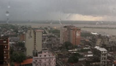 Persisten las lluvias ligeras y los vientos del sur