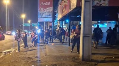 Pasajeros afectados por paro del transporte público