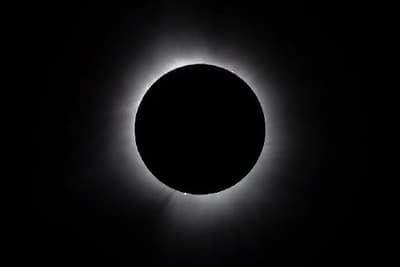 Artemis II inicia regreso a la Tierra y observa eclipse solar