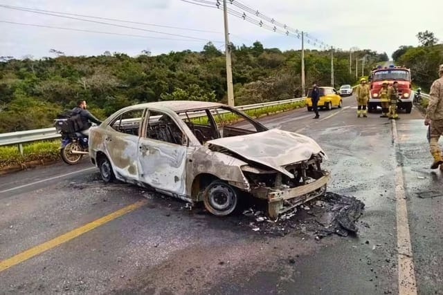 Intentan asaltar un transportador de caudales y queman un vehículo en San Pedro
