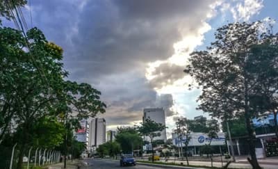 Meteorología anuncia sábado caluroso con chaparrones