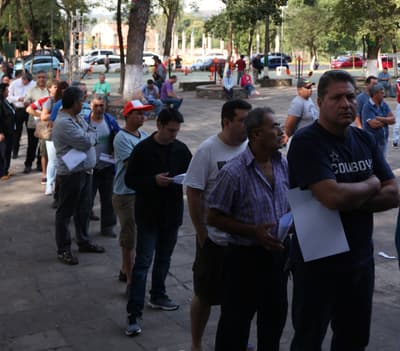 Largas filas en municipios por vencimiento de habilitación