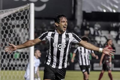 Libertad gana sobre la hora con gol de Roque 