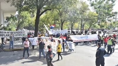 Protestas en Asunción: Despidos tras fusión Sudameris-Banco Regional