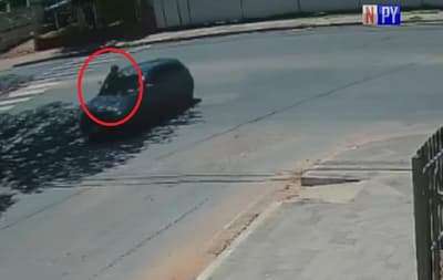 Motociclista muere al chocar contra auto que giró a la izquierda