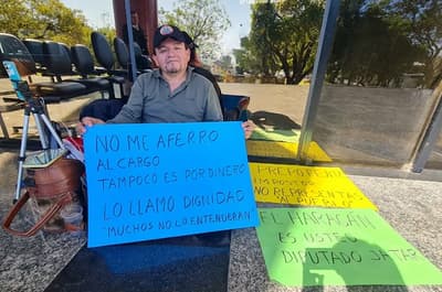 Exfuncionario reanuda protesta contra diputado Fernández