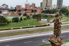 El monumento a la Virgen de la Asunción fue instalado en la Costanera Norte