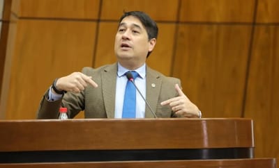 Nakayama propone limitar contratación de funcionarios en el Congreso