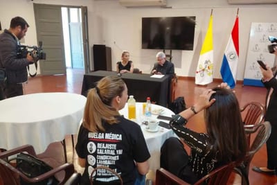Cardenal Adalberto Martínez respalda reclamo de médicos