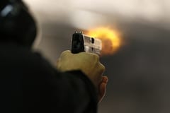 Asalto a local de electrónicos terminó en balacera con policías en Ñemby