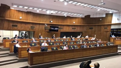 Impulsan pedidos de pérdida de investidura para varios senadores