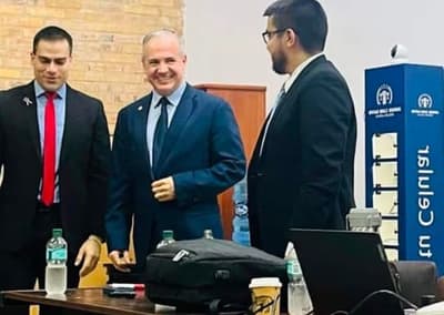 Pese a causas judiciales, Wilfrido Cáceres enseña en Derecho UNA