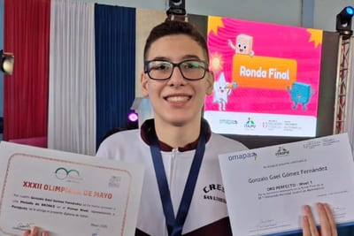 Alumno con autismo gana oro en olimpiada de matemática