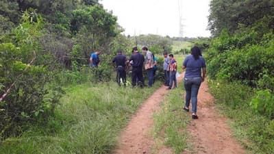 Hallan cuerpo sin vida de una joven en pastizal de Limpio