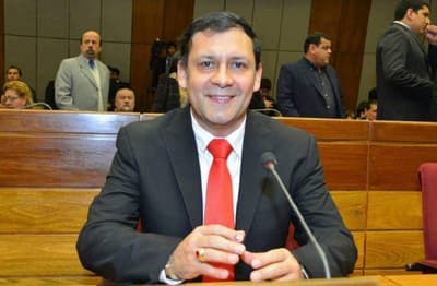 Senado destituye a Víctor Bogado