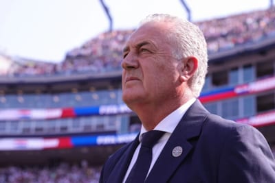 Primera lista de Gustavo Alfaro en la Albirroja tras renovar