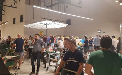 Abarrotan supermercados ante medida del Gobierno