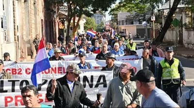 Veteranos del golpe de 1989 protestaron frente a Mburuvicha Róga
