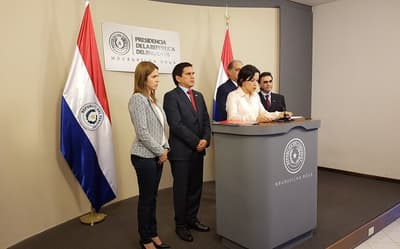 Gobierno ofrece seguro y refinanciación