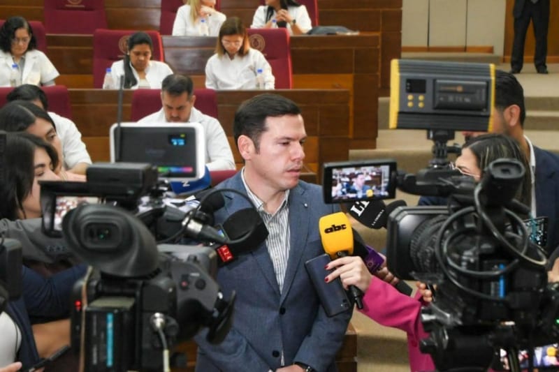 Diputado cartista reflota ley contra el pánico financiero en el país