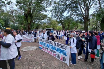 Huelga de médicos: piden renuncia de María Teresa Barán
