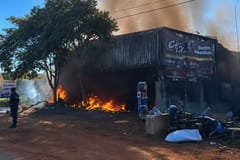 Incendio consume local de accesorios para vehículos en Caacupé