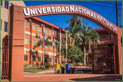 Universidad Nacional de Itapúa respalda títulos de docentes y funcionarios