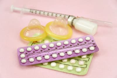Jóvenes reclaman desabastecimiento de anticonceptivos en Salud
