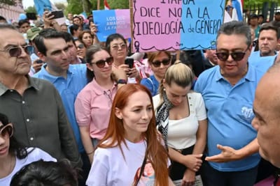 Sesión de la Cámara de Senadores queda sin cuórum por marcha frente al Congreso