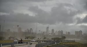 Lunes cálido con lluvias y tormentas en el país