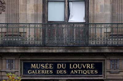 Cómo un trío de asaltantes burló la seguridad del Louvre en plena mañana