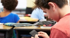 Celulares en escuelas: Diputados define proyecto mañana
