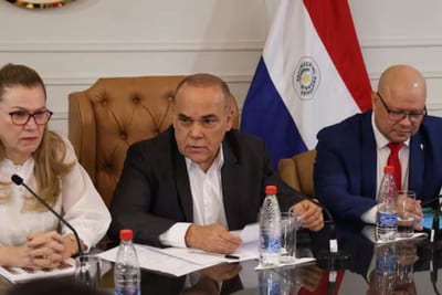 Renuncia masiva de médicos enciende alarma en Salud Pública
