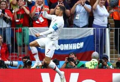 Cristiano acerca a Portugal a octavos 