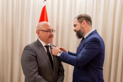 Viceministro de Justicia renuncia tras revelarse vínculo con celdas vip
