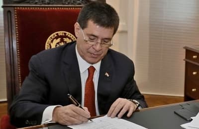 Cartes decreta suba del salario mínimo
