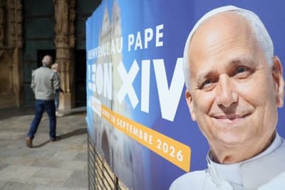 Previo a su viaje a Sudamérica, el papa León XIV se reúne con víctimas y migrantes en Francia