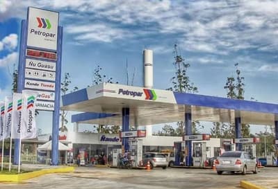 Ministro de Economía presiona a Petropar para bajar precios de combustibles