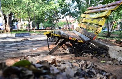Parque Carlos A. López sigue a oscuras y sin mejoras