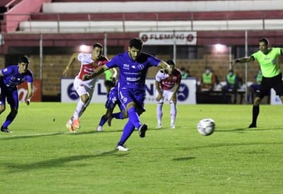 Sol de América gana y deja en la cola a River
