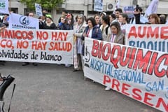 Bioquímicos inician paro de 72 horas y exigen aumento salarial