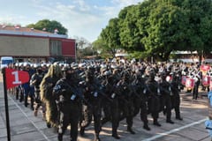 Santiago Peña promete más recursos en el Día del Agente de Policía