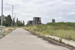 MUVH promete licitar viviendas tras una década de espera