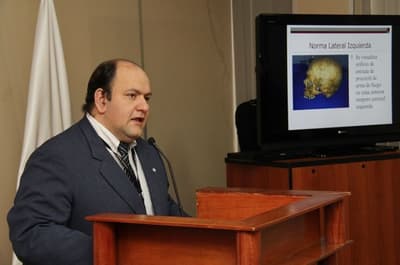 Forense denuncia que usan su nombre para estafar
